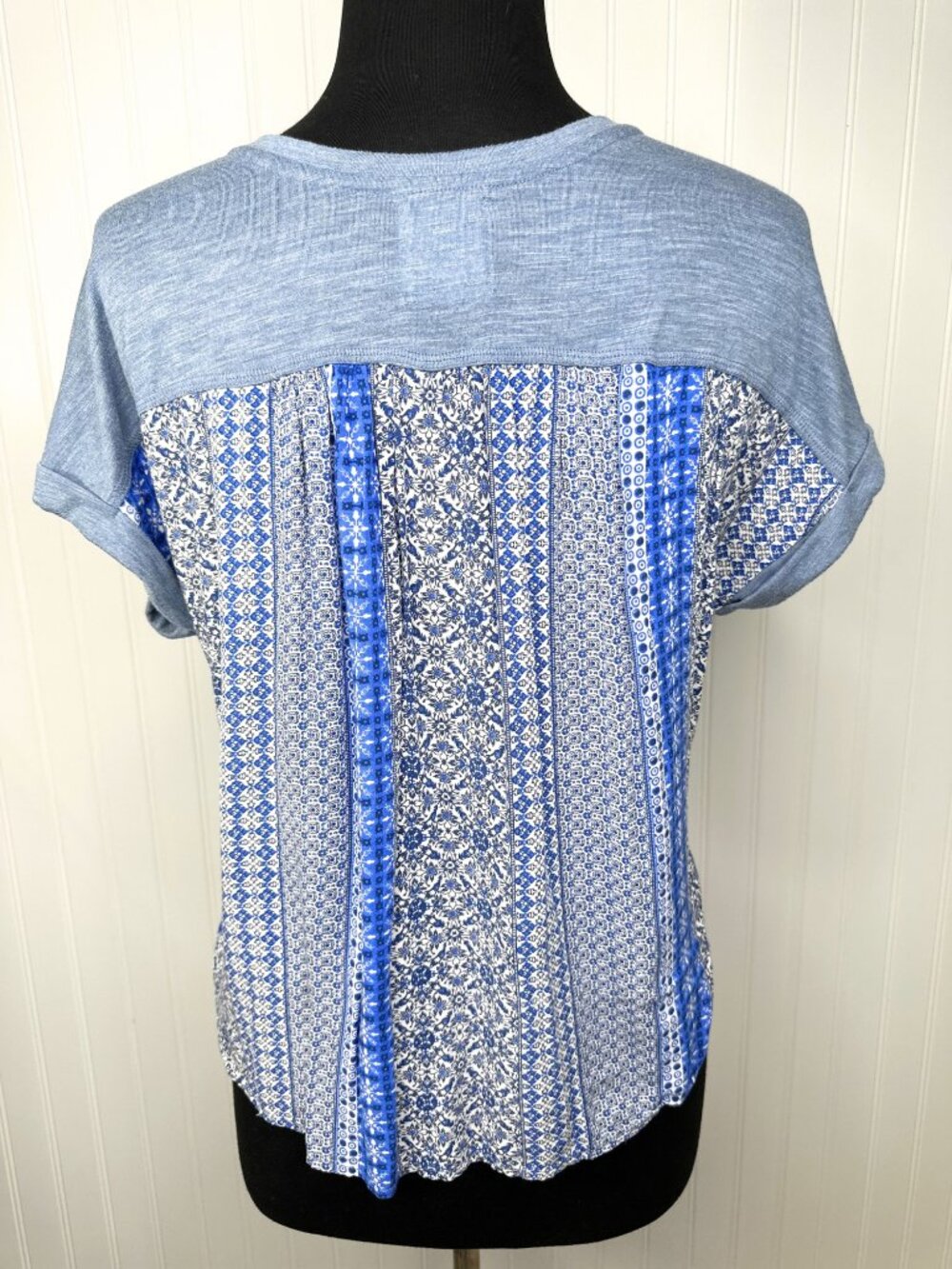 Wild Blue Mixed Media Geometric Panel Back Short Sleeve Tee Size Medium